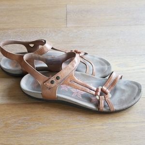 Abeo Oasis Sandals Size 9